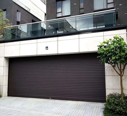Porte da garage a rulli in alluminio su misura insonorizzate per uso residenziale